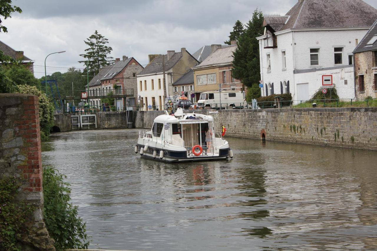 Au Crapaud Charmant Merbes-le-Chateau Exterior photo
